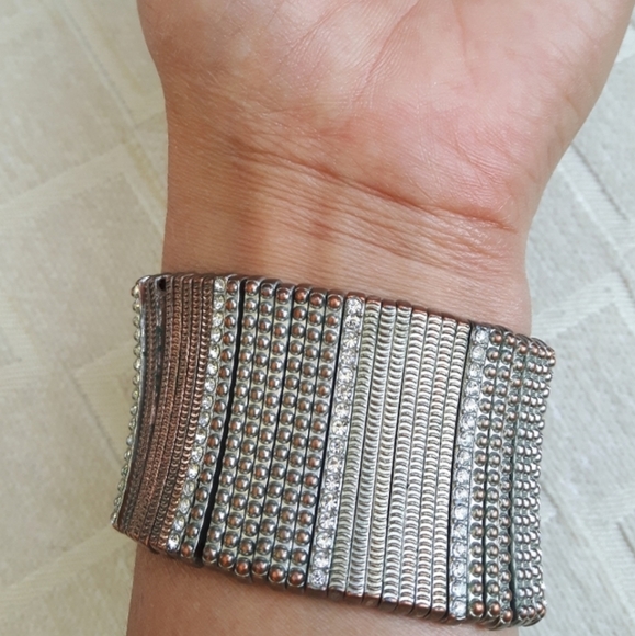 Wide stretch coppery / mixed metals bar bead bracelet with rhinestones - Picture 2 of 8